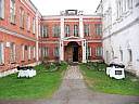 Переславль-Залесский: вход в основное здание художественного музея